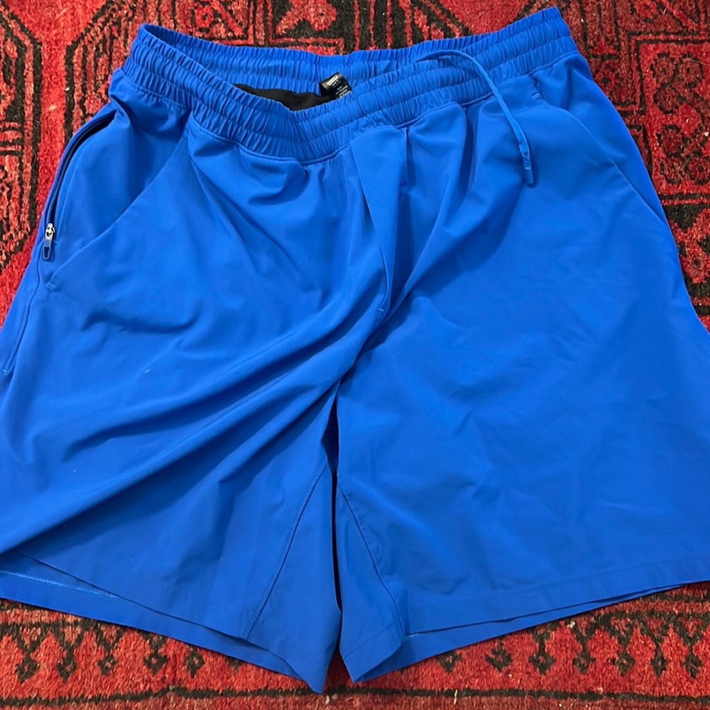 Lululemon 7” shorts